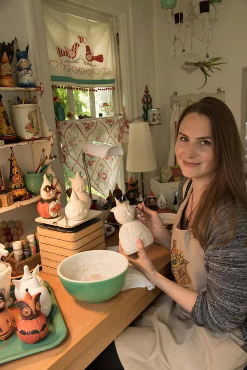 Folk artist Johanna Parker is the first artist being featured by ACTÍVA Products in its Artist Spotlight Series.  Johanna's work with CelluClay instant paper mache is incredible!